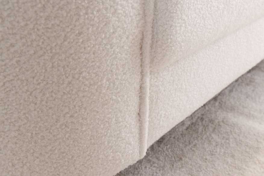  BOUCLÉ VIT MED GULDFÄRGADE BEN