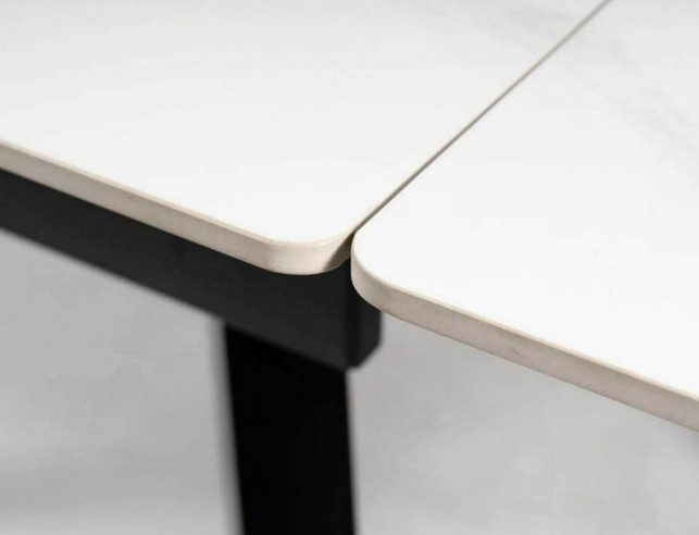 STRUKTUR - 120–180CM MATBORD, VIT KERAMIK MARMOREFFEKT, SVART METALL