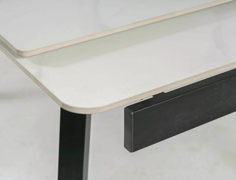 STRUKTUR - 120–180CM MATBORD, VIT KERAMIK MARMOREFFEKT, SVART METALL