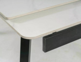 STRUKTUR - 120–180CM MATBORD, VIT KERAMIK MARMOREFFEKT, SVART METALL