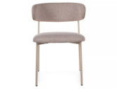 BEIGE TYGKLÄDSEL OCH METALLSTATIV