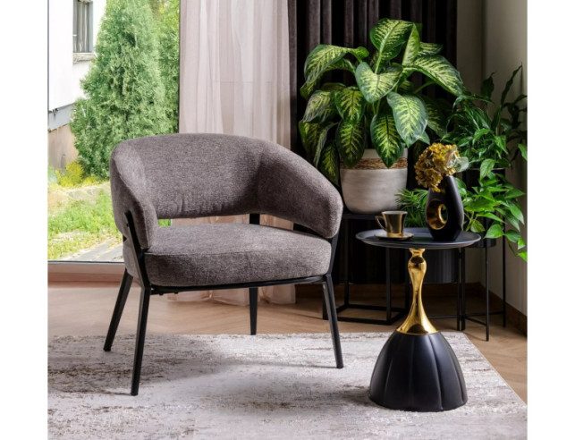  SVART METALL MED GULDDETALJER