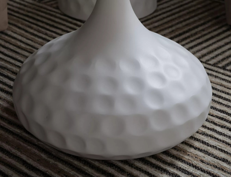 CYKLON - 50CM RUND LÅGBORD, VIT MARMORLOOK KERAMIK & METALL