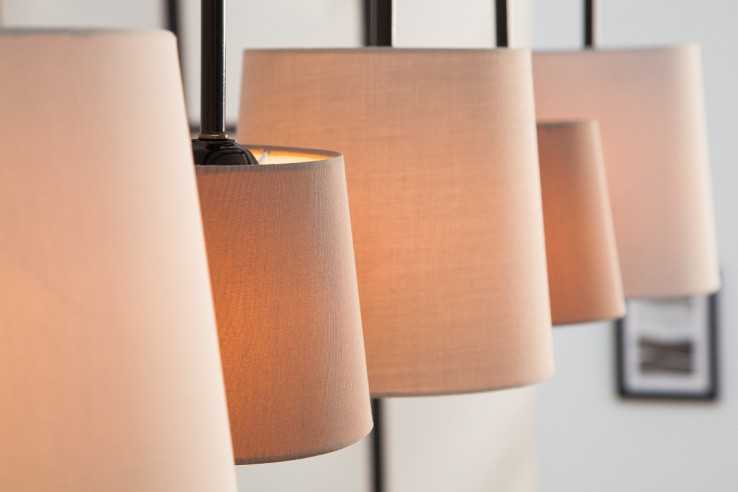 NIVÅ - TAKLAMPA I VIT/BEIGE LINNE
