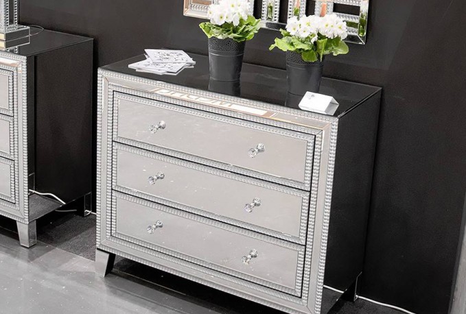 AXIA - 91X81CM SIDEBOARD/SKÄNK I SPEGELGLAS M. KRISTALLSTENAR