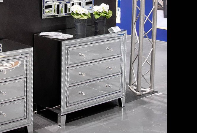 AXIA - 91X81CM SIDEBOARD/SKÄNK I SPEGELGLAS M. KRISTALLSTENAR