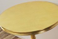 BODIL - Ø65CM GULDLACKERAT SIDOBORD I TRÄ
