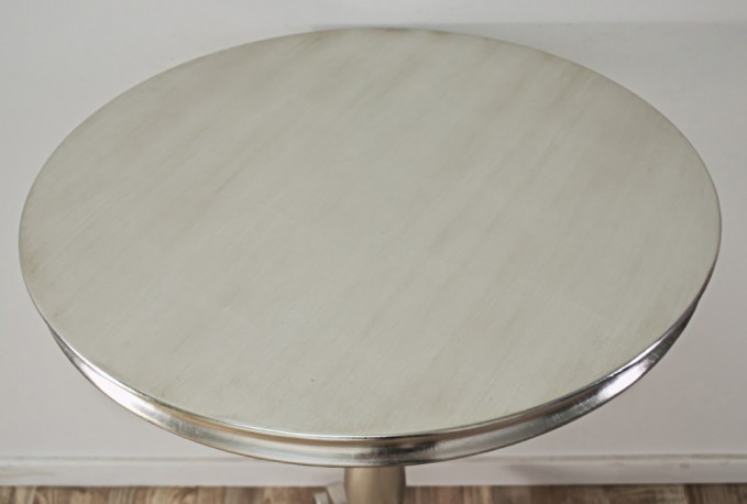 BODIL - Ø65CM SILVERLACKERAT SIDOBORD I TRÄ