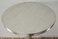 BODIL - Ø65CM SILVERLACKERAT SIDOBORD I TRÄ