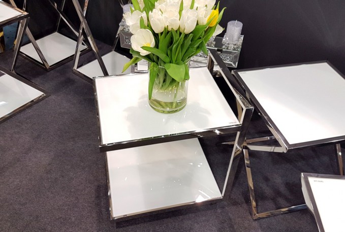 NOELLE - SOFF/SIDOBORD I VITT TEMPERERAT GLAS M. HJUL