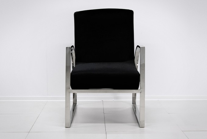 JARUND - VELOUR FÅTÖLJ I SVART OCH SILVER