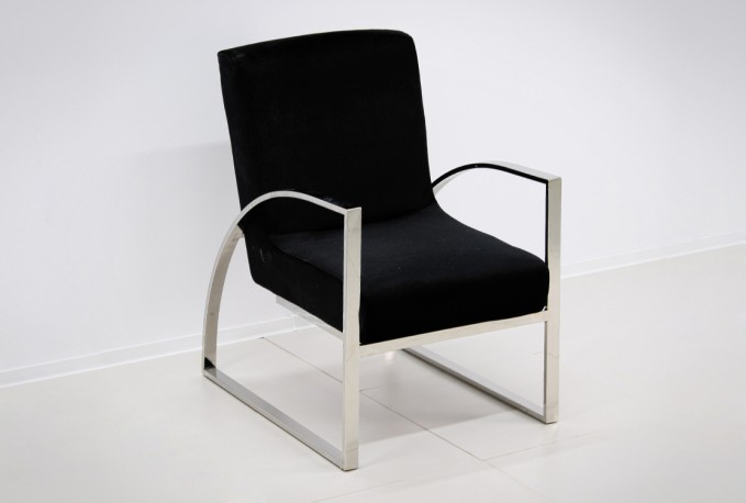 JARUND - VELOUR FÅTÖLJ I SVART OCH SILVER