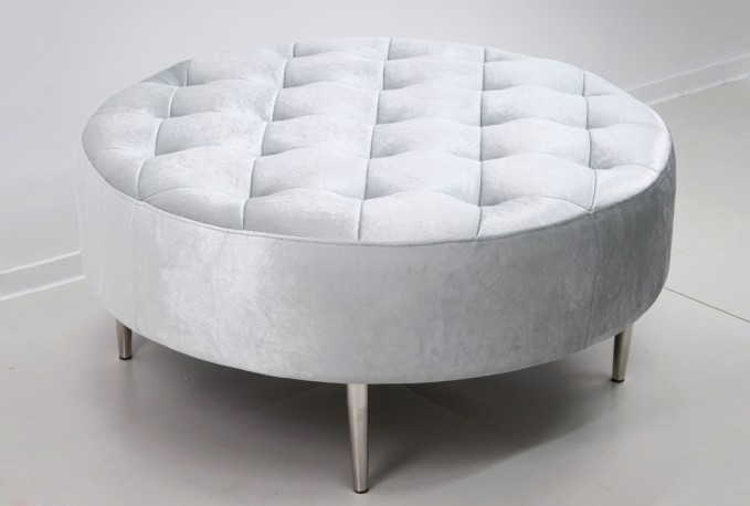 KAYA - 90X90CM RUND SITTPALL I SILVERGRÅ SAMMET