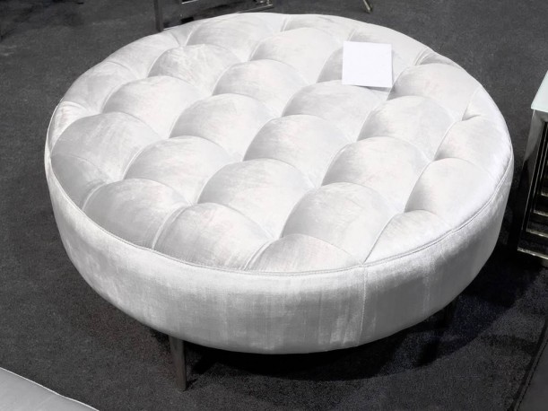 KAYA - 90X90CM RUND SITTPALL I SILVERGRÅ SAMMET