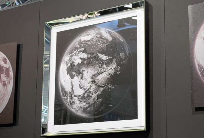 LARVINA - 80X80CM TAVLA JORDEN, RAM AV SPEGELGLAS