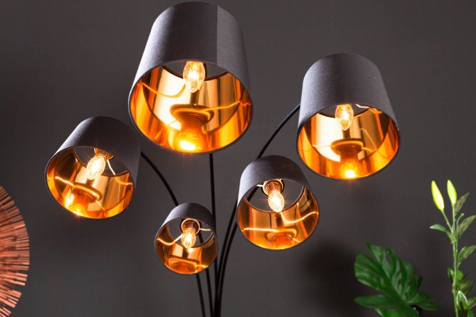 NIVÅ - Golvlampa i svart guld