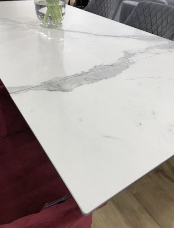 Westin III dining table