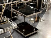 NOELLE - SOFF/SIDOBORD I SVART TEMPERERAT GLAS M. HJUL