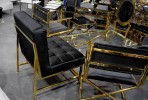 JARUND - 75CM VELOUR FÅTÖLJ I SVART OCH GULD