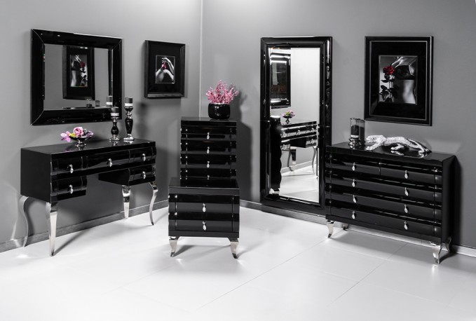 Mirror in a bent black mirror frame 80 x 100 cm