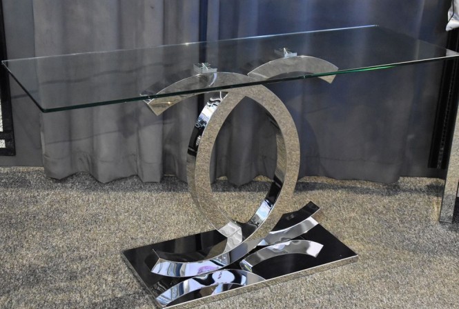 Stylish console with a beautiful base 2