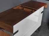 Elegant white chest of drawers with retractable top 120 x 50 x 76 cm