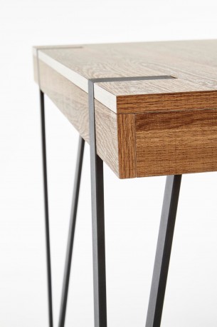 B39 desk honey walnut - black