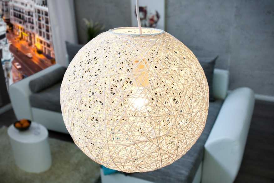 KUPA - 35CM HANDGJORD TAKLAMPA I VIT ABACIA