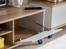 RANDAL - 160cm stilren TV-bänk i pärlgrå/riviera ek