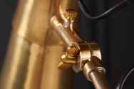 AMBER - golvlampa i guld/svart marmor