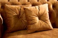 ALICE - Chesterfield-soffa i senapsgul sammet
