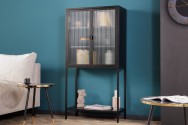 PLUM - 150 cm vitrinskåp i svart stål/räfflat glas