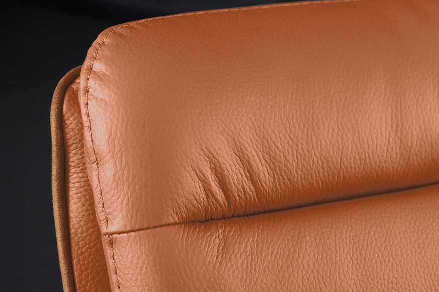  COGNACLÄDER MED ARMSTÖD