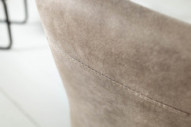 MIKROFIBER TAUPEGRÅ & SVART METALL