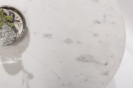  GRÅ MARMOR OCH METALLSTATIV