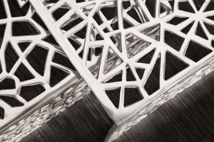  2-DELAT I SILVERFÄRGAD ALUMINIUM