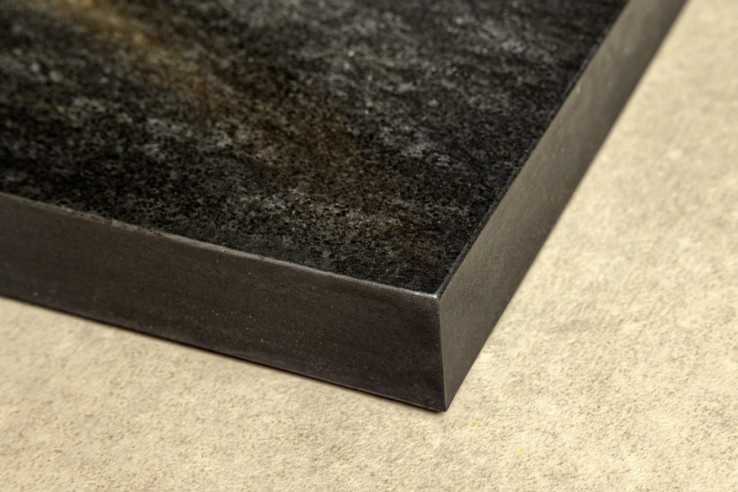  SVART MARMOR & GULDRAM