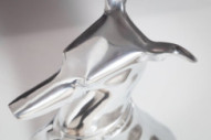 VINTHUND I SILVERFÄRGAD ALUMINIUM