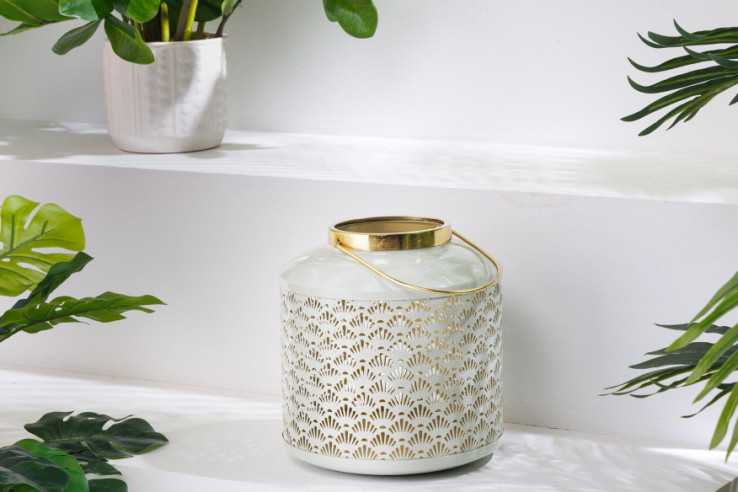  PASTELLGRÖN MED GULDDETALJER