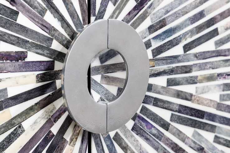  MOSAIK I BEN OCH SVART METALL