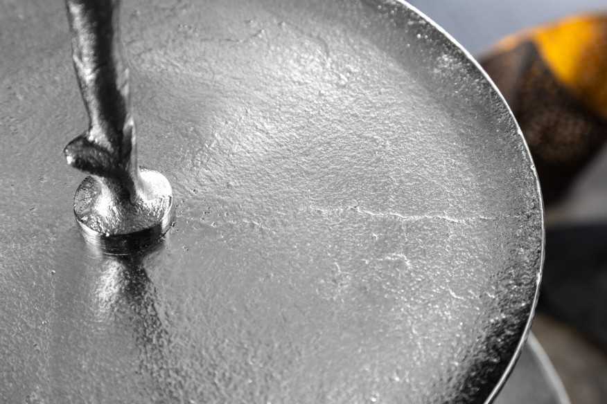  3 VÅNINGAR I SILVERFÄRGAD METALL