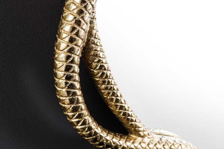  GULD MED ORMFORMADE DETALJER