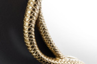  GULD MED ORMFORMADE DETALJER