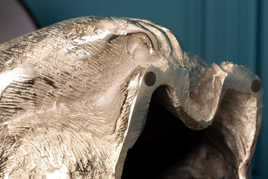  SILVERFÄRGAD METALLFOT